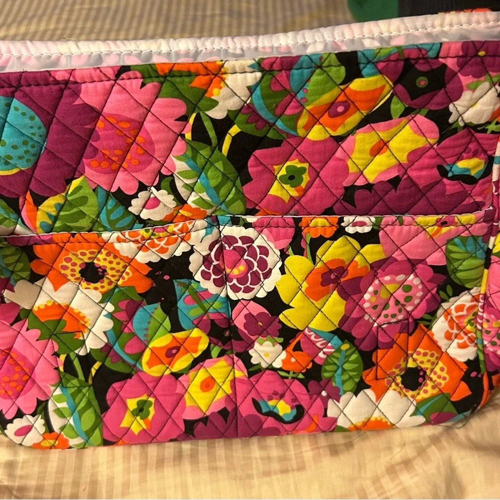 Vera Bradley “va va bloom” floral messenger baby bag large.  Great deal - Picture 9 of 12